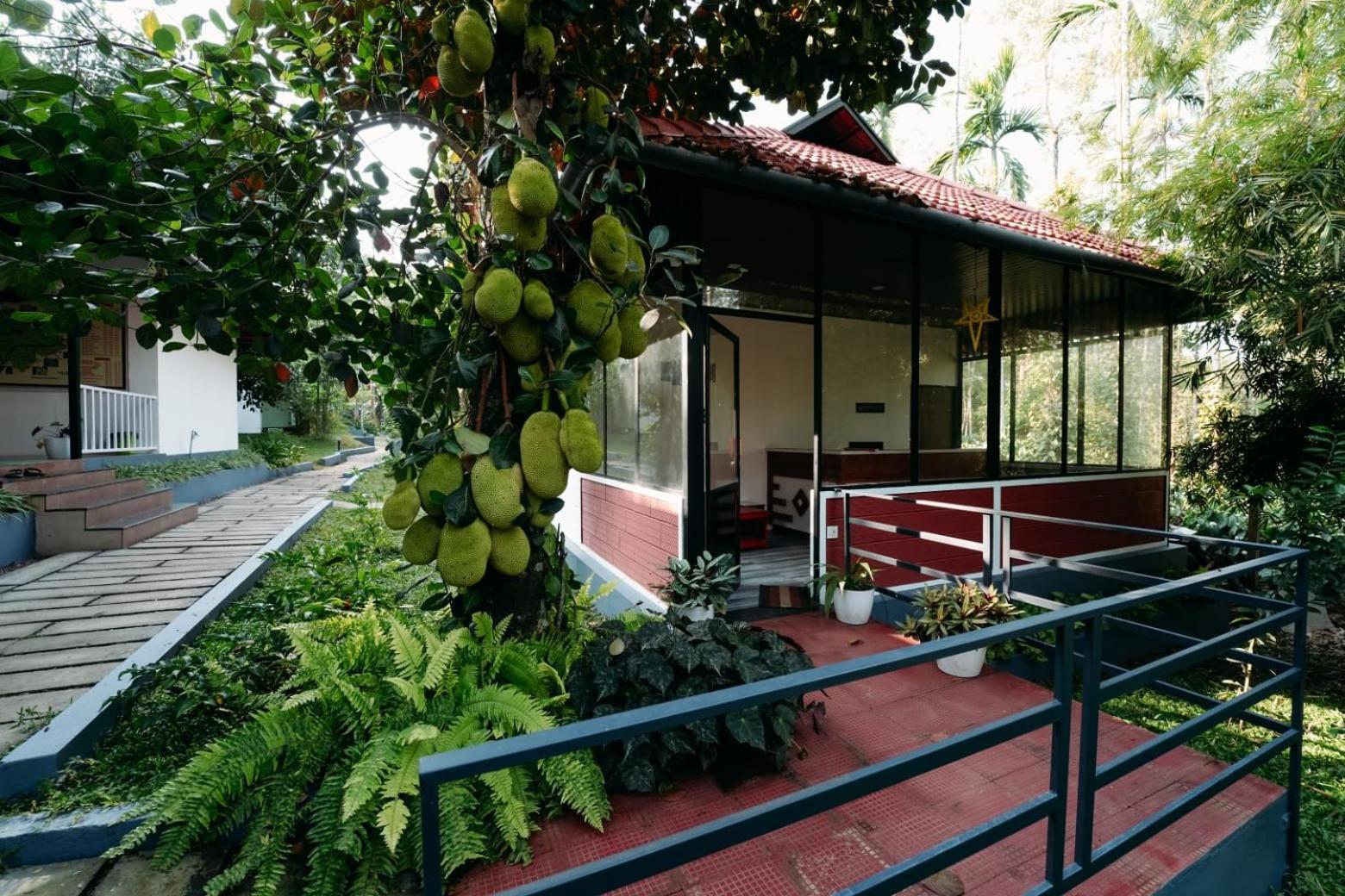 Le Vista Resort Sultan Bathery Buitenkant foto