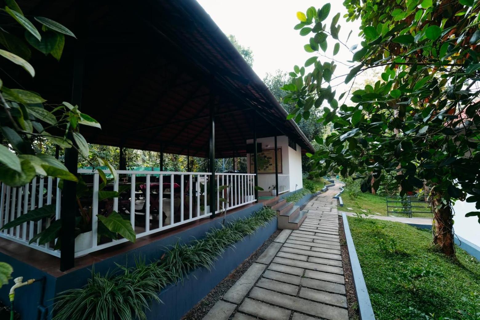 Le Vista Resort Sultan Bathery Buitenkant foto
